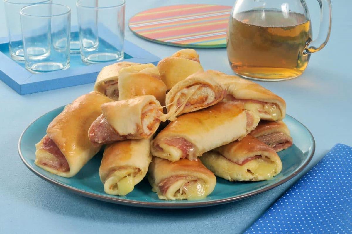 Faça enroladinho de presunto e queijo pronto com só 2 ingredientes