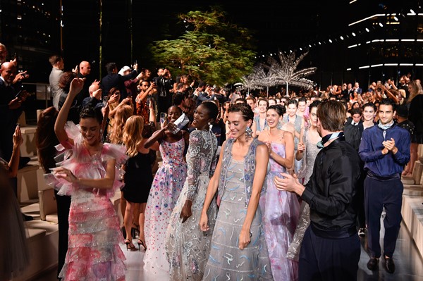 Modelos no desfile da Giorgio Armani