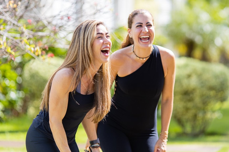 Carol Borges celebra aniversário com as amigas em manhã fitness