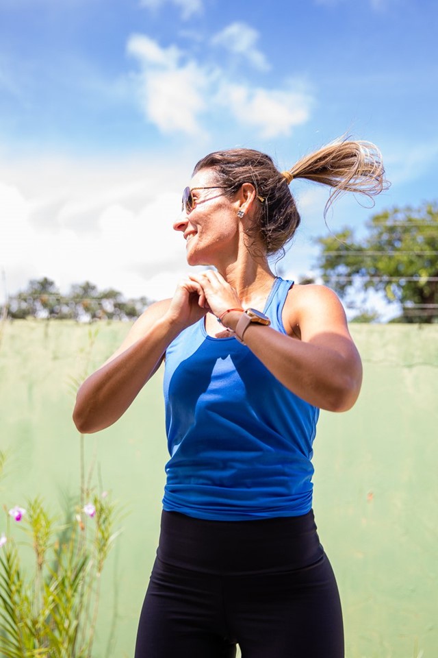 Carol Borges celebra aniversário com as amigas em manhã fitness