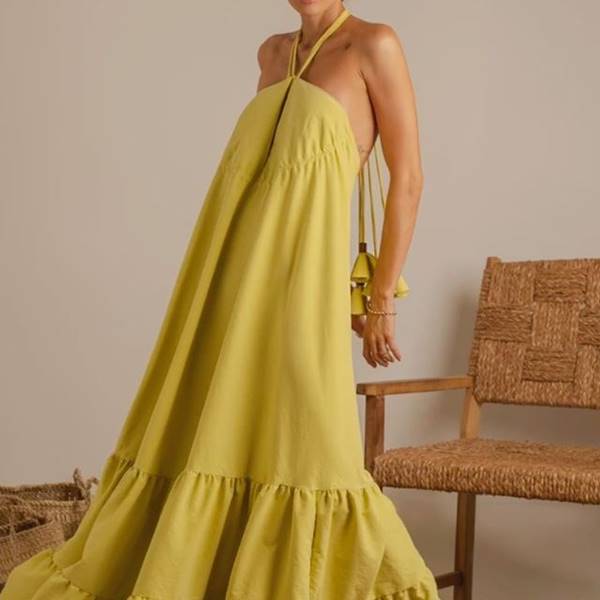 modelo usa vestido amarelo com alças