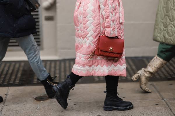 Bolsa da Chanel cor terracota