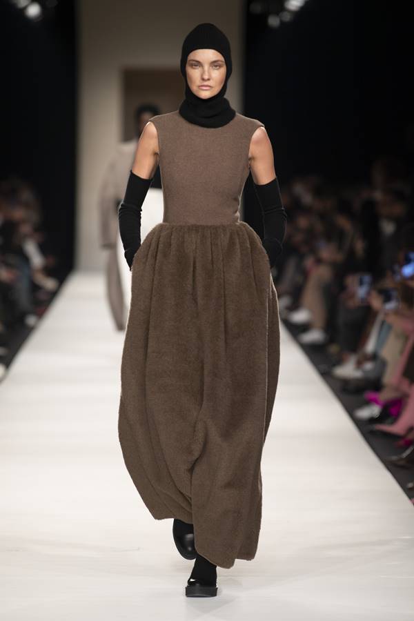 Balaclava em look da Max Mara