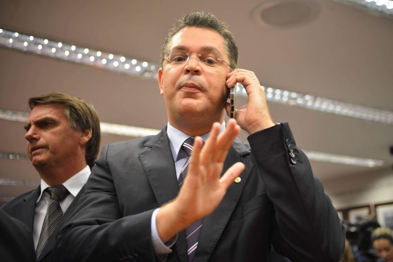 Líder do PL resiste a plano traçado para ele por Bolsonaro
