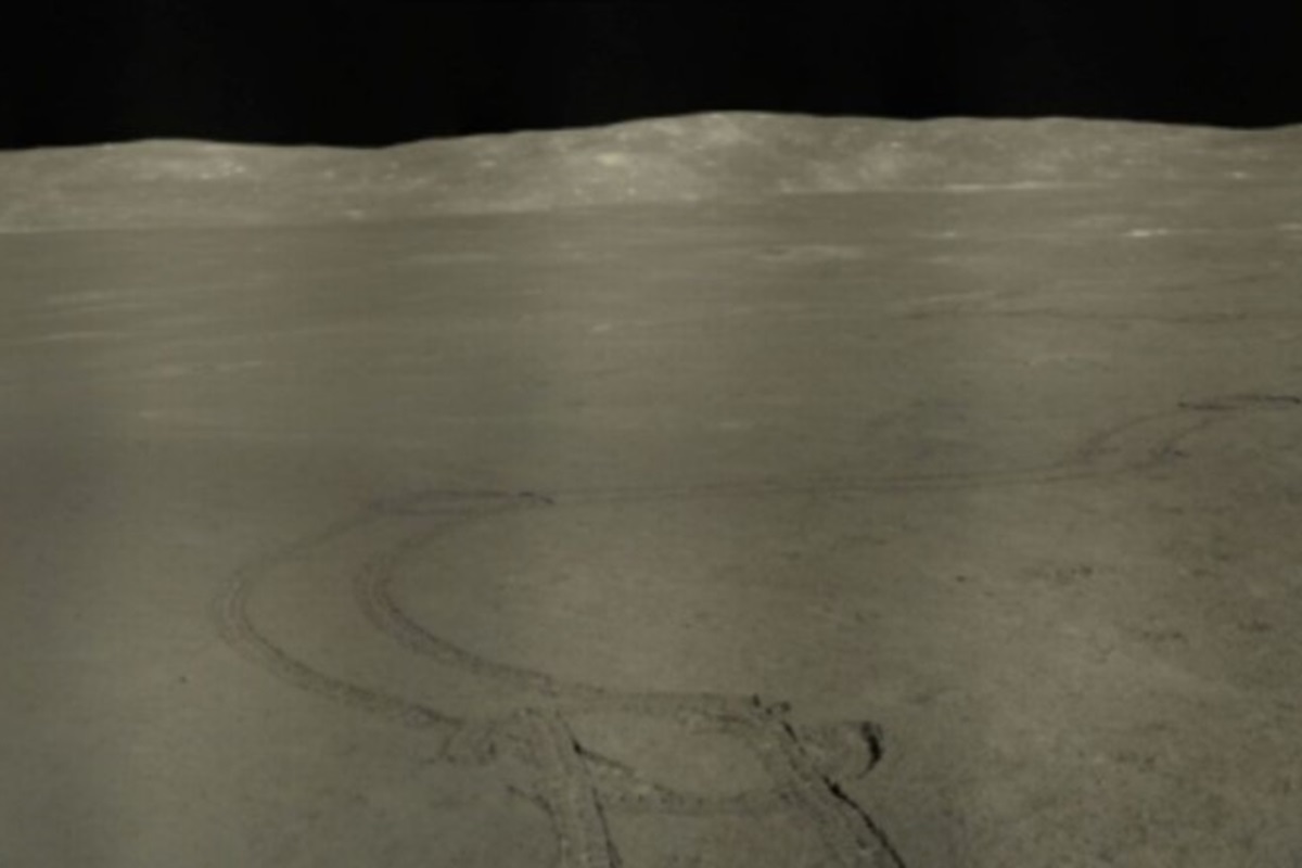 Rover lunar divulga fotos inéditas do lado oculto da lua. Veja