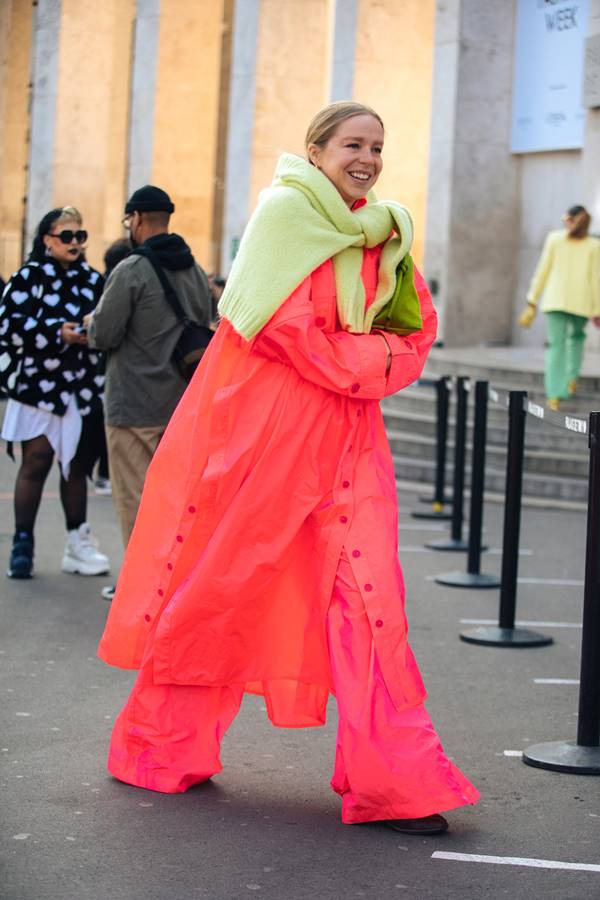 Vestido com calça no street style