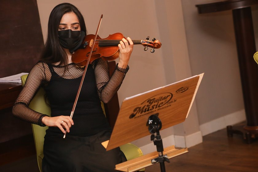 Violinista Monique dos Anjos