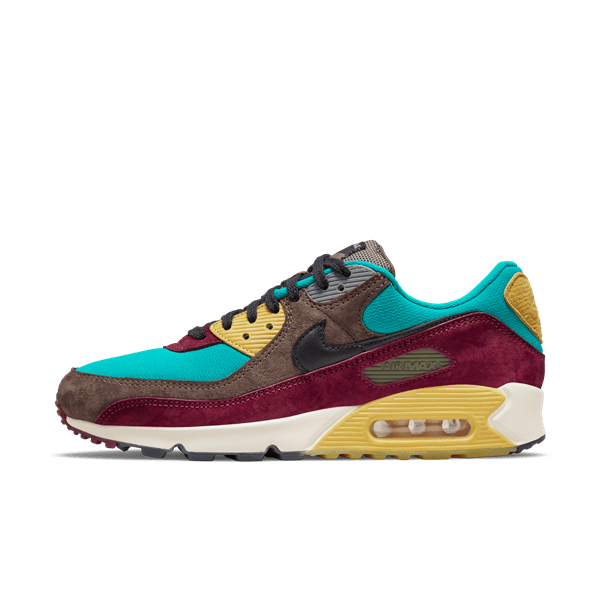 Modelo de tênis Air Max Ridgerock da marca Nike. A peça é nas cores azul, amarela, vinho, preto e cinza 