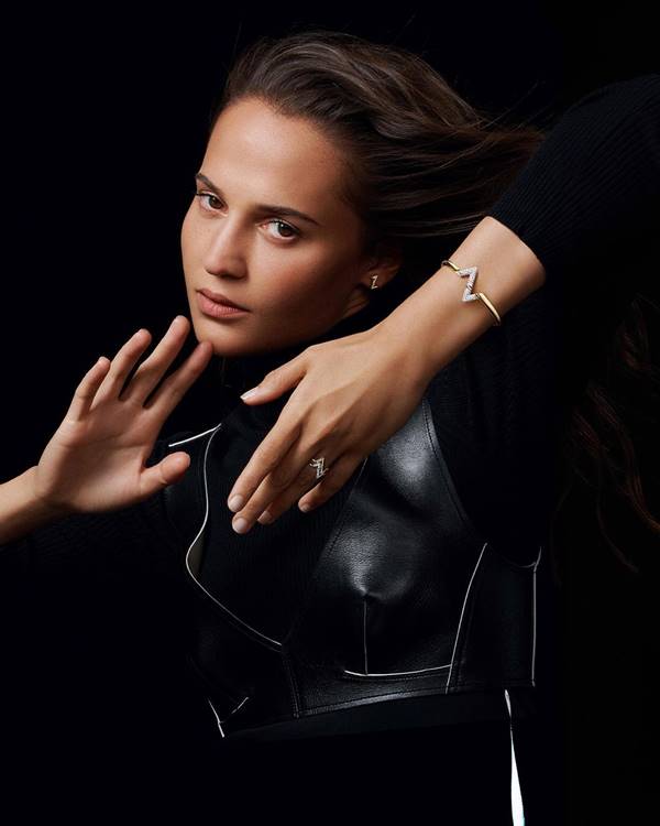 Alicia Vikander em campanha de joias da Louis Vuitton