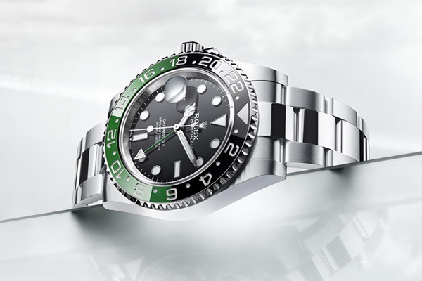 Na imagem com cor, modelo da nova coleção da Rolex 