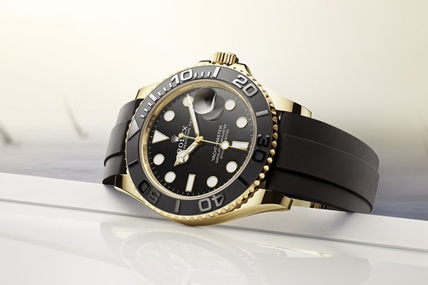 Na imagem com cor, modelo da nova coleção da Rolex 