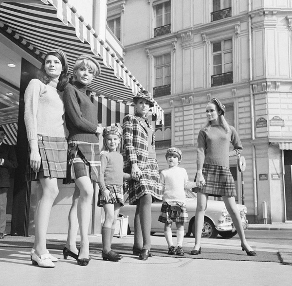 Apresentação da coleção Scotch House pela Burberry em Paris, França, em 10 de outubro de 1967.