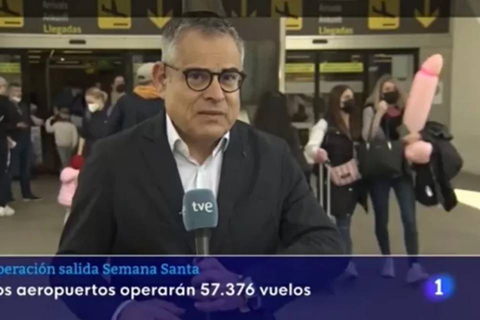 Pênis gigante inflável na TV espanhola