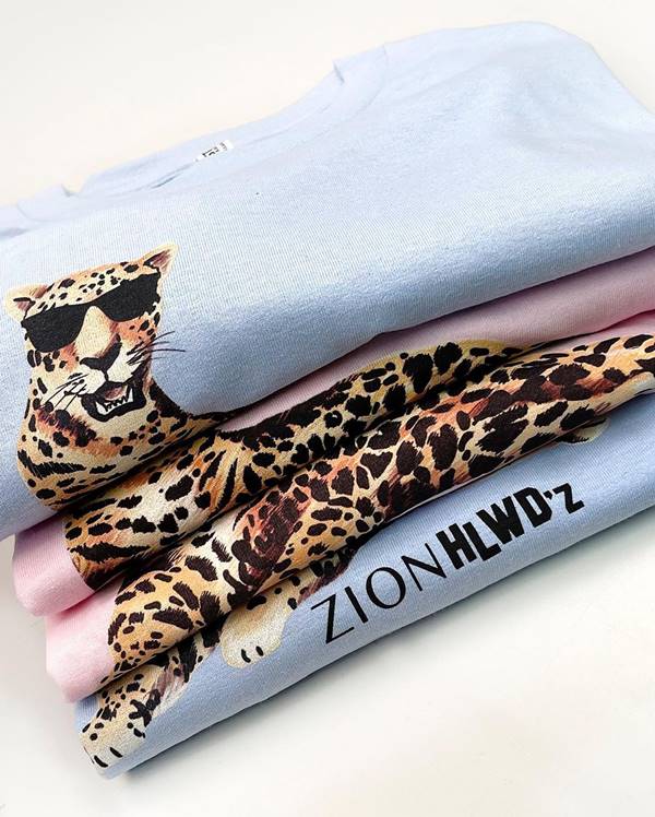 Camisetas da collab Zion Swim com a Hollywoodog'z