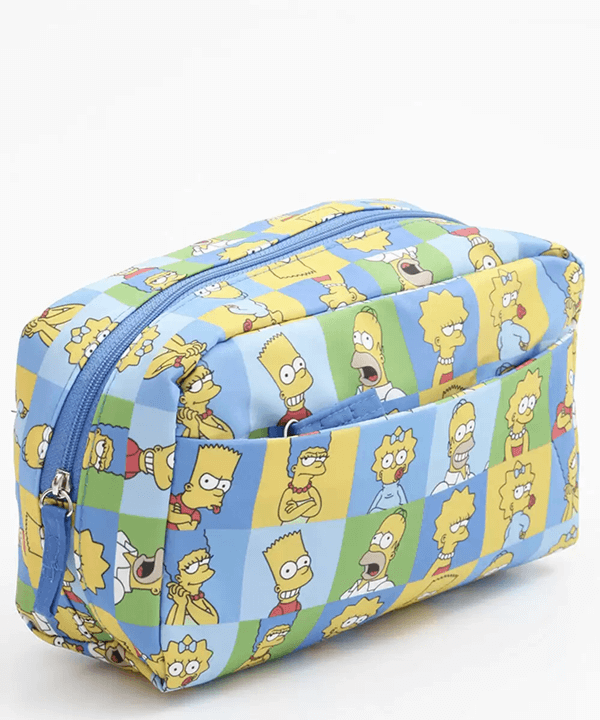 Na imagem com cor, necessaire com estampa de Os Simpsons