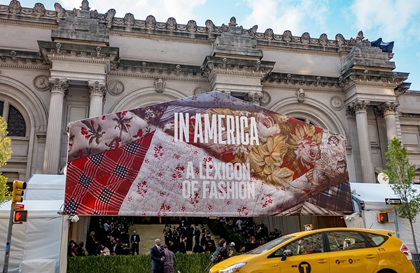 Entrada do Met Gala, evento do museu Metropolitan Museum of Art, de Nova York