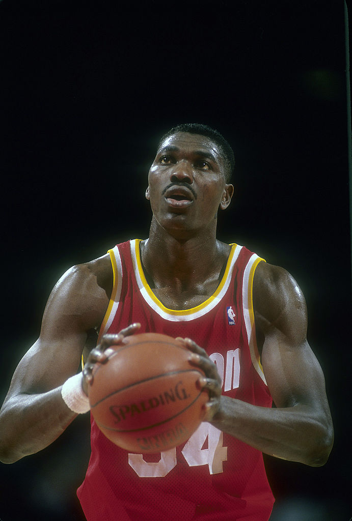 Hakeem Olajuwon, ex-jogador de basquete nigeriano, campeão pelo Houston Rockets e MVP da temporada 1993/1994