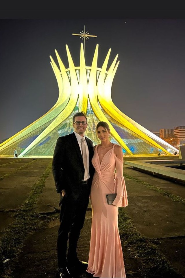 Marcela Merheb e Silvio Tiecher se casam na Catedral de Brasília