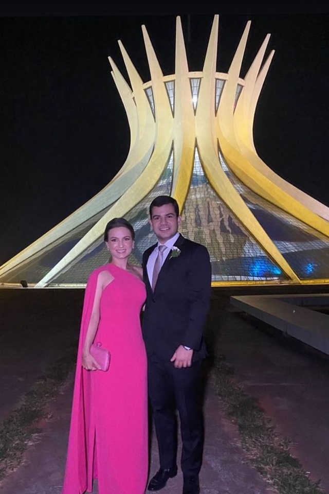 Marcela Merheb e Silvio Tiecher se casam na Catedral de Brasília