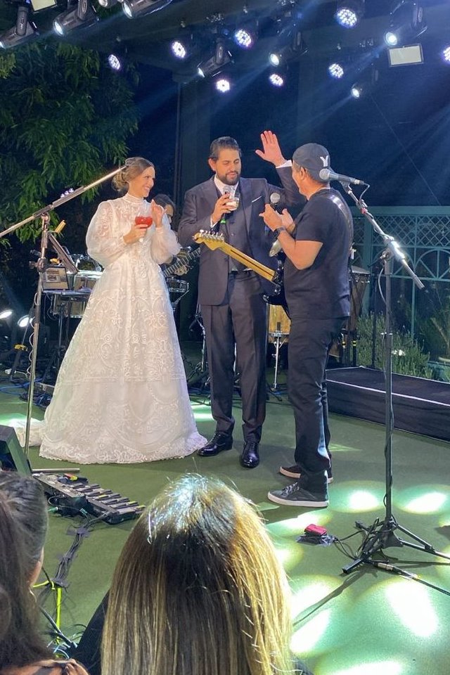 Marcela Merheb e Silvio Tiecher se casam na Catedral de Brasília