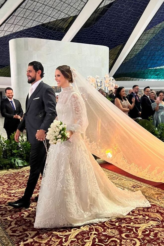 Marcela Merheb e Silvio Tiecher se casam na Catedral de Brasília