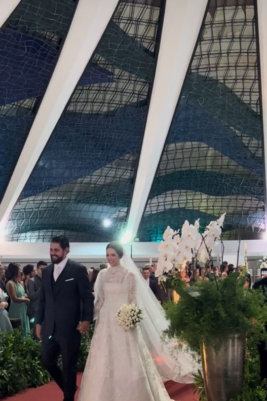 Marcela Merheb e Silvio Tiecher se casam na Catedral de Brasília