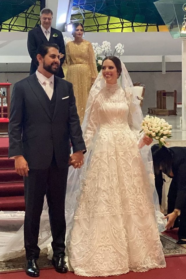 Marcela Merheb e Silvio Tiecher se casam na Catedral de Brasília