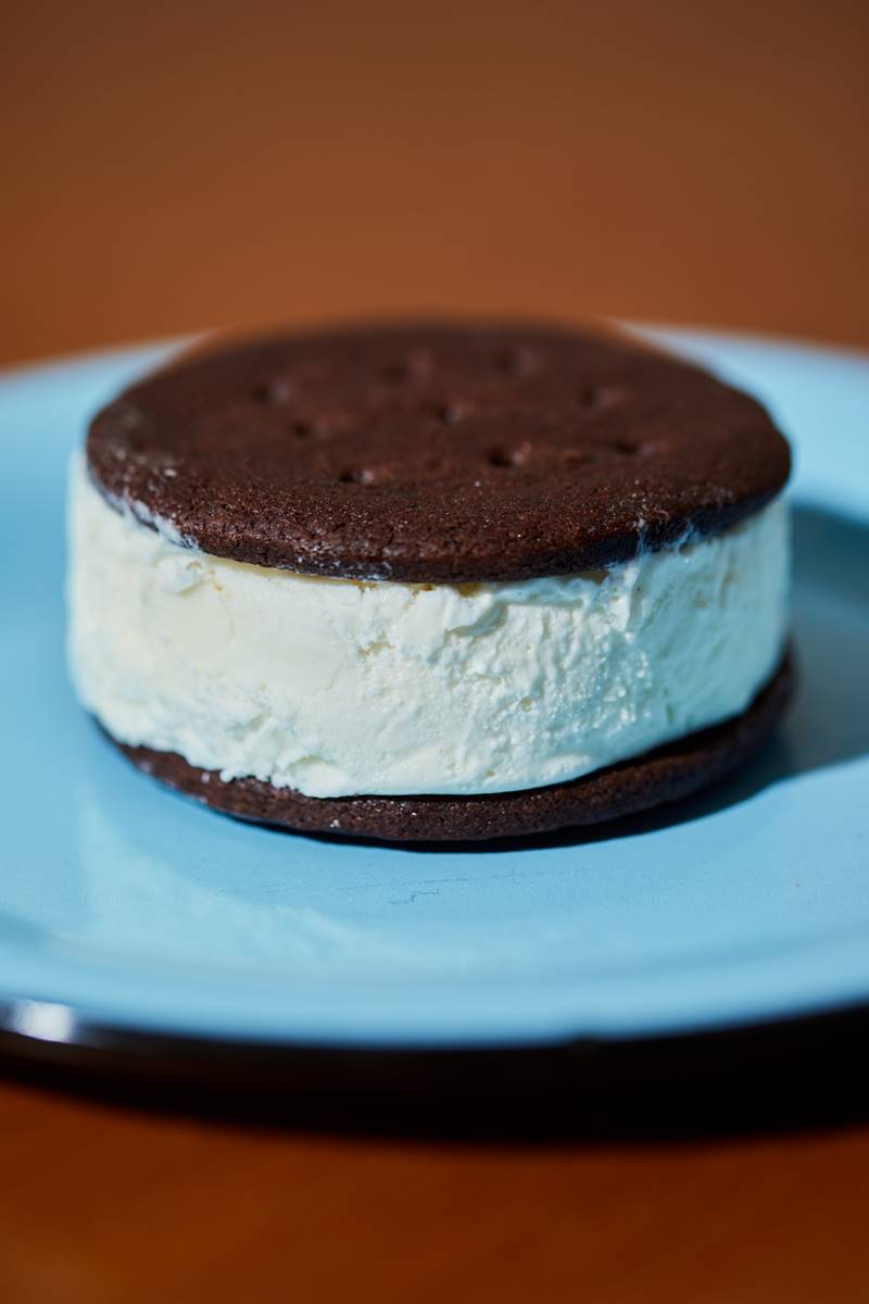 Sandubinha de Sorvete com Biscoito de Chocolate da Pató