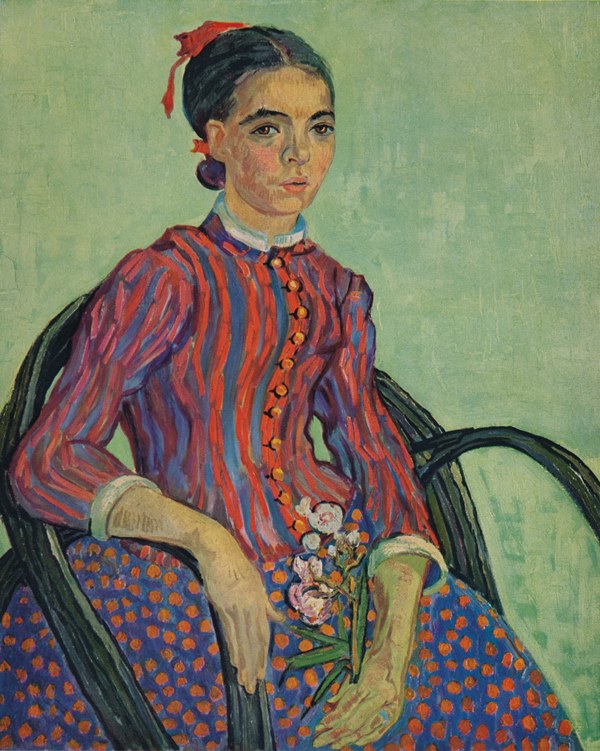 Quadro 'La Mousmé', de 1888, do Van Gogh. Na pintura você vê uma mulher branca, com cabelo castanho amarrado, sentada em uma cadeira preta e vestindo uma roupa vermelha e azul.