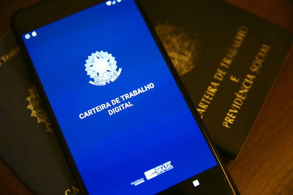 Semana no DF termina com 937 vagas. Salários chegam a R$ 3 mil