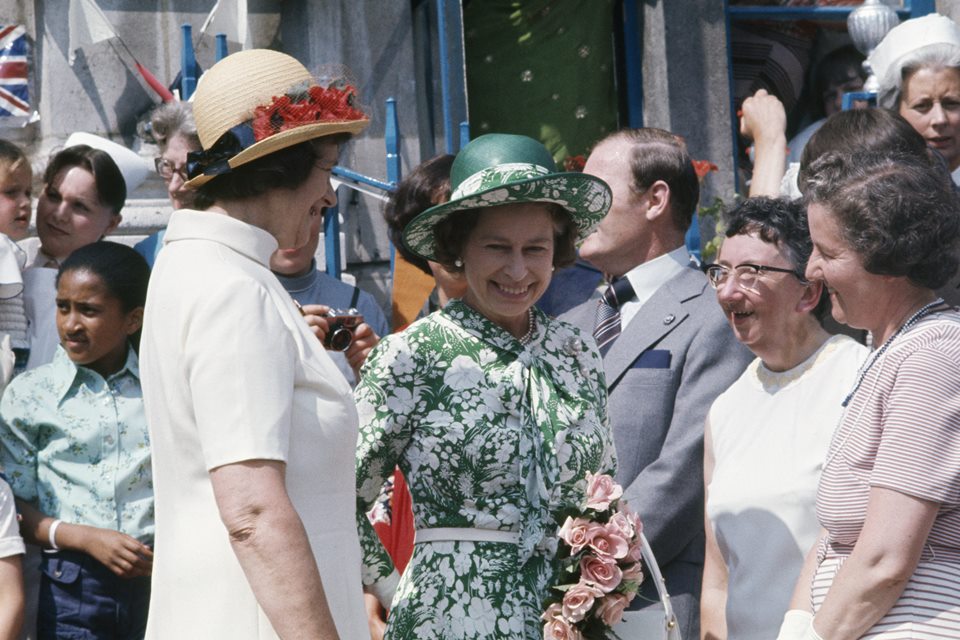 Foto colorida. Jubileu de Prata da rainha Elizabeth