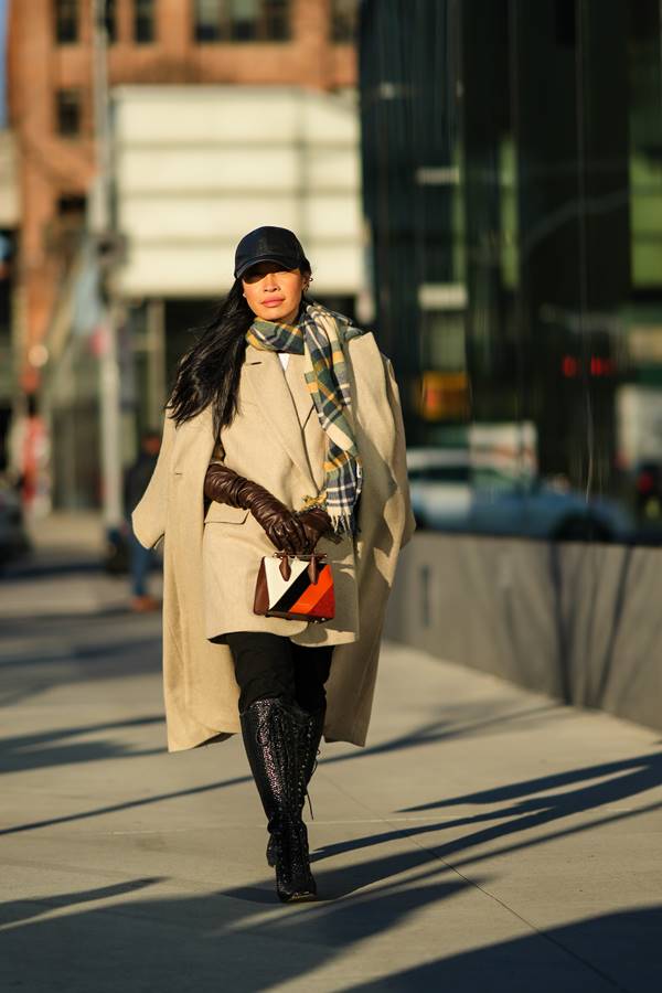 Acessórios para o frio em look no street style de inverno