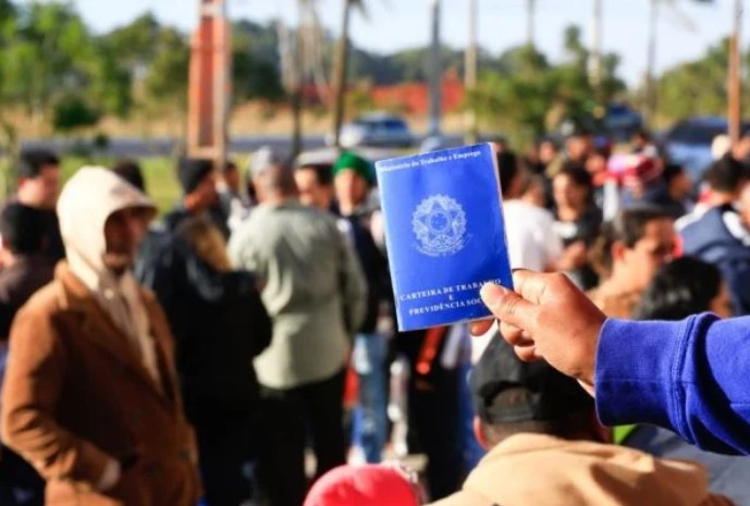 DF fecha a semana com 675 vagas; salários chegam a R$ 2,5 mil