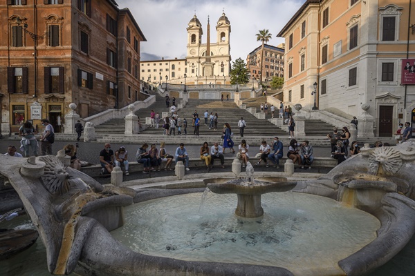 Piazza di Spagna, em Roma, na Itália, uma praça que é atração turística