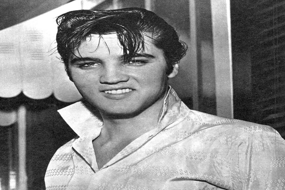 Foto em preto e branco de Elvis Presley - Metrópoles