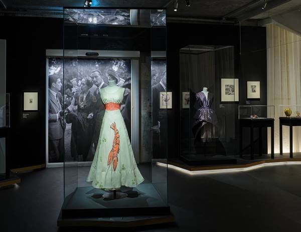 Exposição em homenagem à Elsa Schiaparelli, no Museus de Artes Decorativas, em Paris