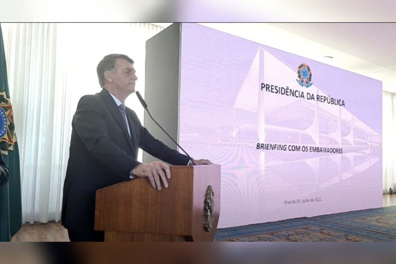 Apresentação de bolsonaro a embaixadores tinha erro no 1º slide