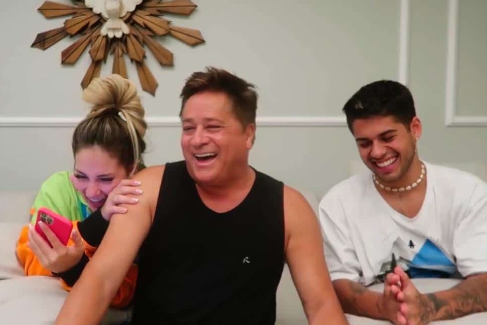 Vídeo: Virginia e Zé Felipe dão barco personalizado para Leonardo ...