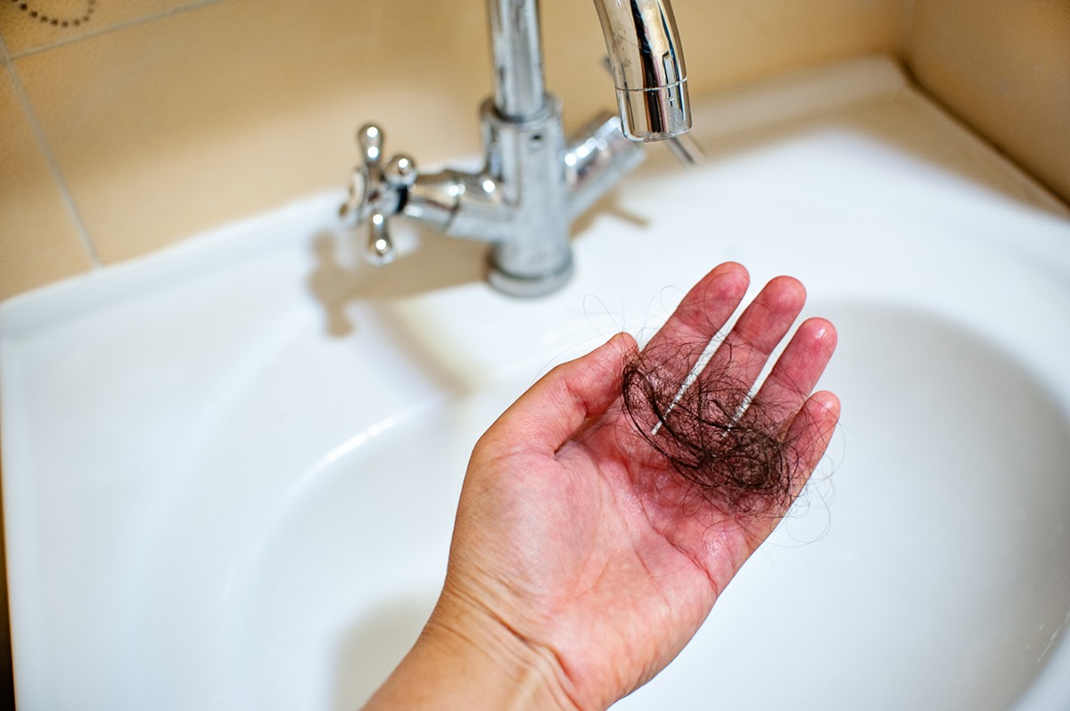 Colesterol alto pode causar queda de fios e cabelo branco, diz estudo |  Metrópoles