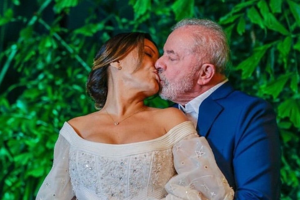 Lula e Janja durante casamento