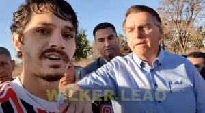 Jair bolsonaro tenta tirar celular da mão de wilker leão-Randolfe