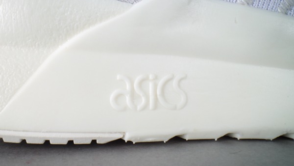 Na imagem com cor, ASICS desenvolve tênis que promete ser o mais leve em CO2