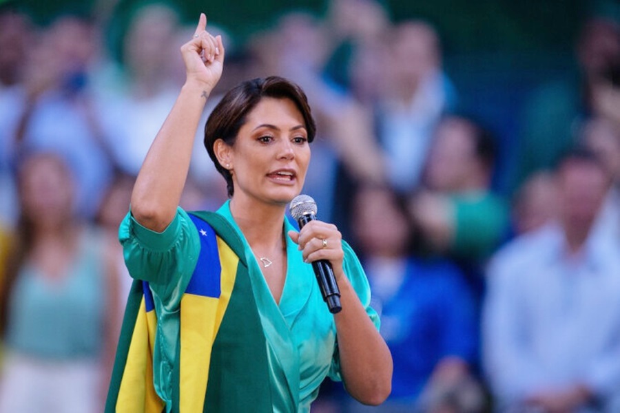 “Fanatismo ultraperigoso”, diz deputado sobre Michelle Bolsonaro