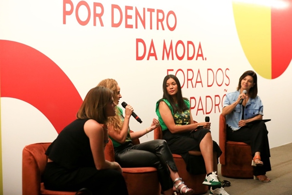 Brasília (DF), 06/10/22. Por dentro da moda. Fora dos Padrões. Mesa 2. Empreendedorismo Social. Carola Pertence, Sarah Tolentino, Ana Paula Caldas, Crhis Corcico.