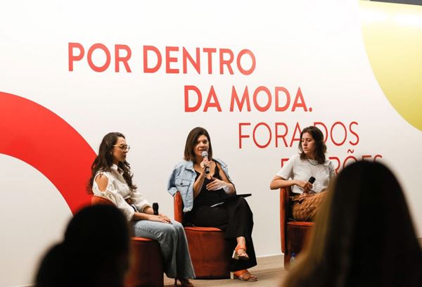 Na imagem com cor, roda de conversa do Metrópoles Fashion & Design