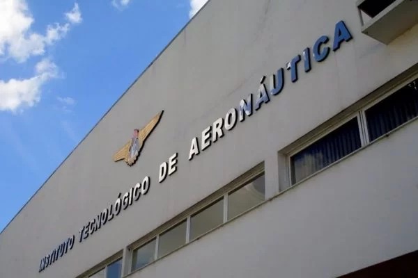 Foto da faixada do Instituto Tecnológico de Aeronáutica 