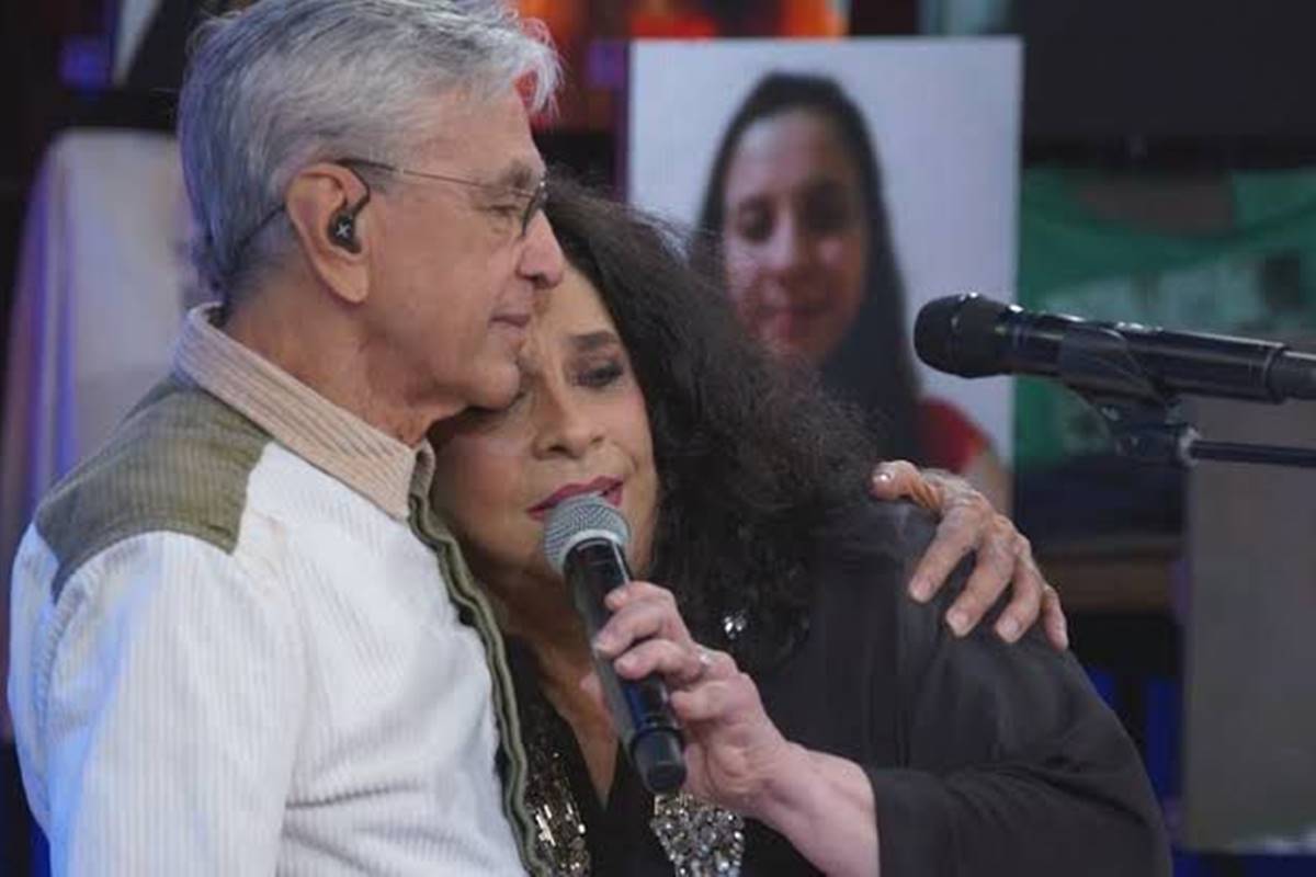 Gal Costa e Caetano Veloso abraçados - Metrópoles