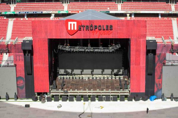 Montagem do palco do show do The Killers-Metrópoles