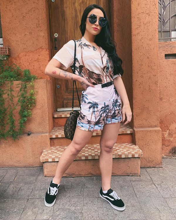 Na imagem com cor, Bianca Andrade, a Boca Rosa, da glow up nos looks - Metrópoles