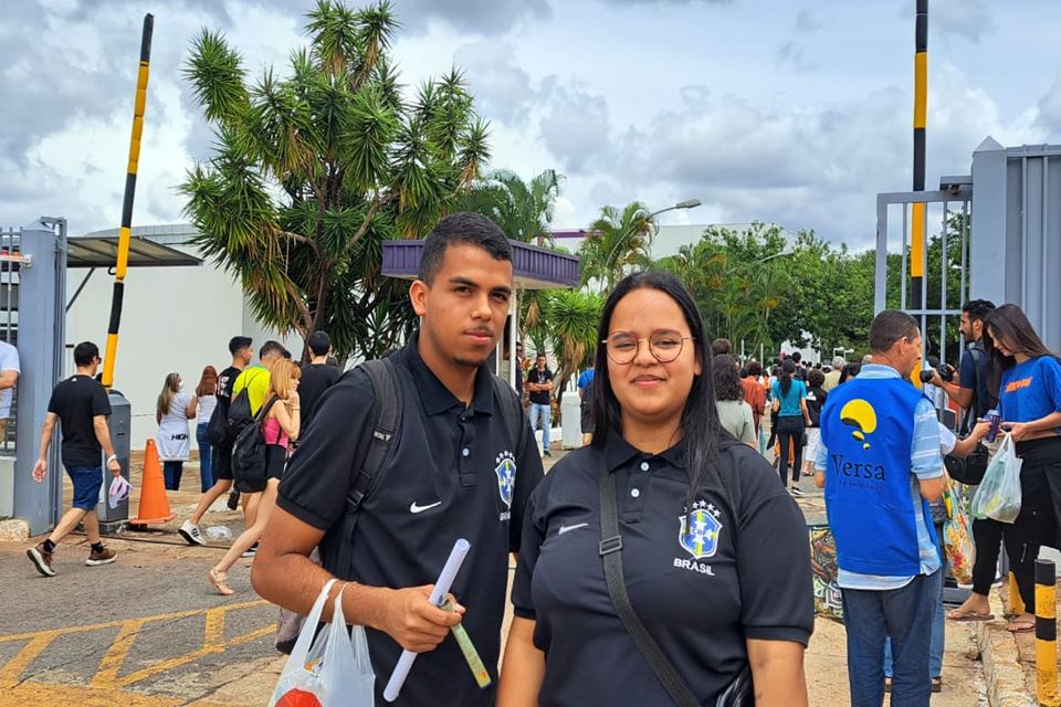 Os candidatos Luan e Anna Gabrielly realizam o Enem 2022